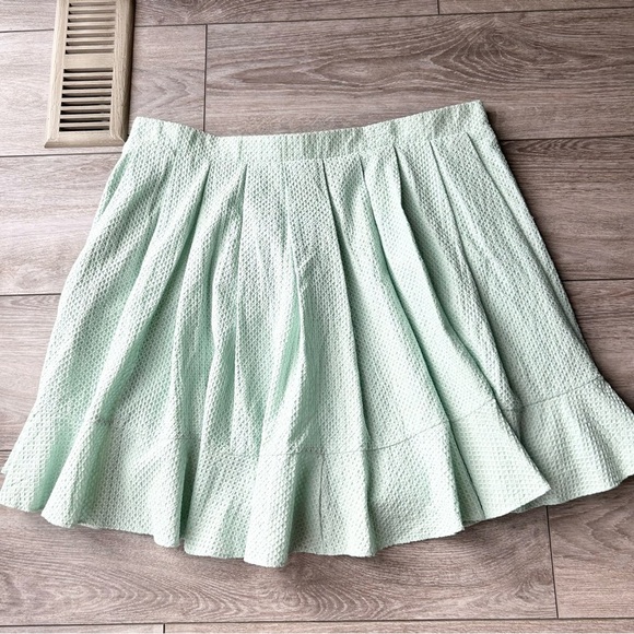 Torrid Green Teal Flared Eyelet Cotton Pleated Circle
Mini Skirt - Picture 11 of 12